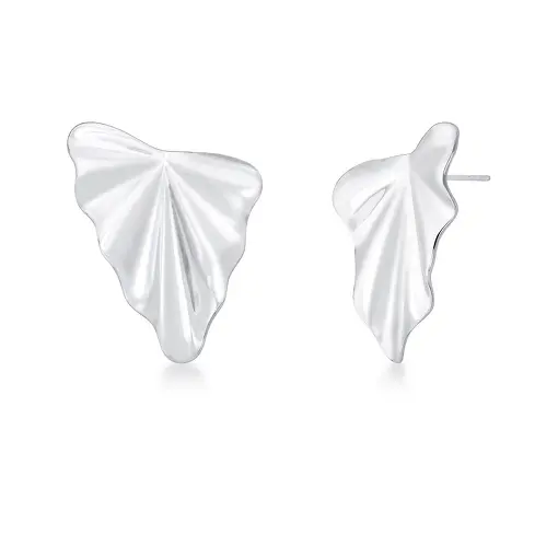 BRINCO FOLHA TRIANGULAR TEXTURIZADO LISO