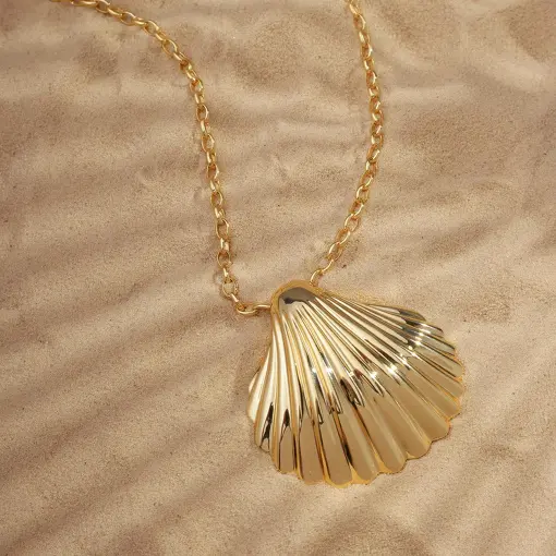 COLAR COM PINGENTE COM CONCHA LISA BANHADO A OURO