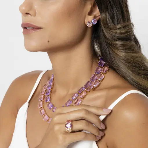 BRINCO COM CRISTAL REDONDO BANHADO A OURO