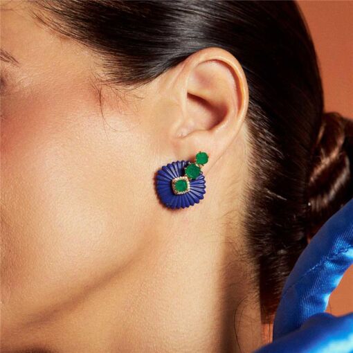 BRINCO EAR CUFF DE FLOR TRABALHADO COM TRÊS CRISTAIS QUADRADOS