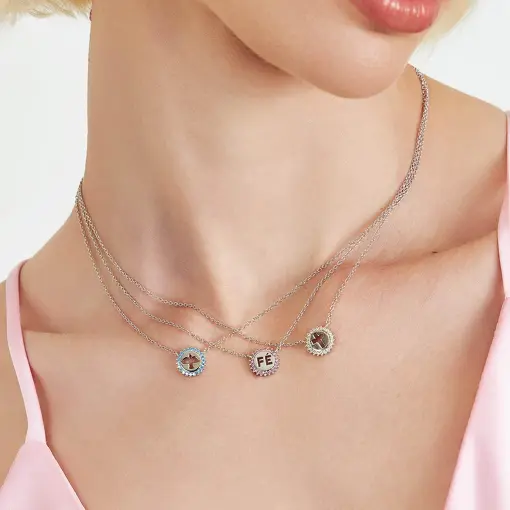 COLAR COM IMAGEM DE CRUZ E ZIRCÔNIAS PRATA RODINADA