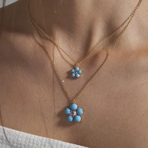 CORRENTE COM PINGENTE DE FLOR TURQUESA BANHADA A OURO
