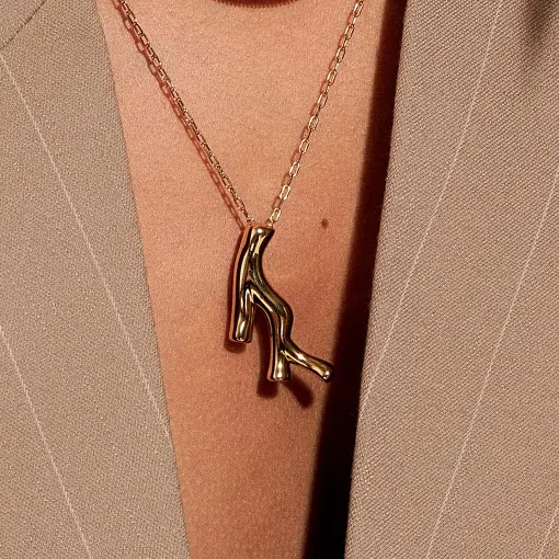 COLAR COM PINGENTE CURVO LISO BANHADO A OURO