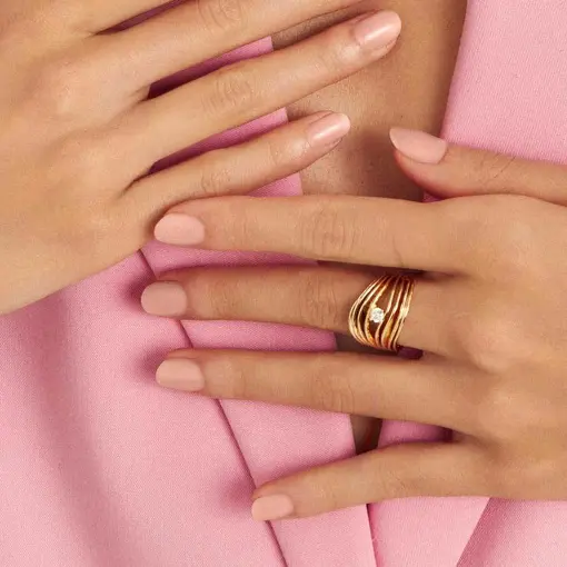 ANEL CURVO E VAZADO COM CRISTAL REDONDO