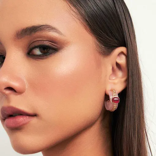 MEIA ARGOLA COM CRISTAL OVAL E ZIRCÔNIAS BANHADA A OURO