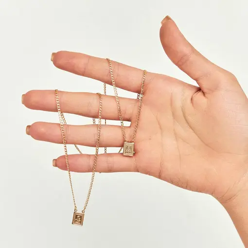 ESCAPULÁRIO COM PINGENTES RELIGIOSOS LISOS BANHADO A OURO