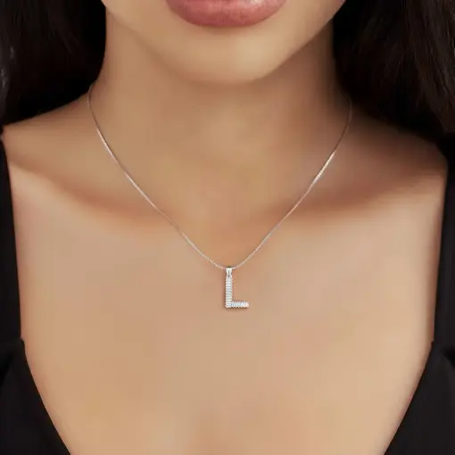 COLAR COM PINGENTE DE LETRA "L" EM CRISTAIS