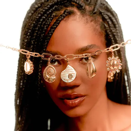 PINGENTE DE CONCHA E CRISTAIS COM FECHO