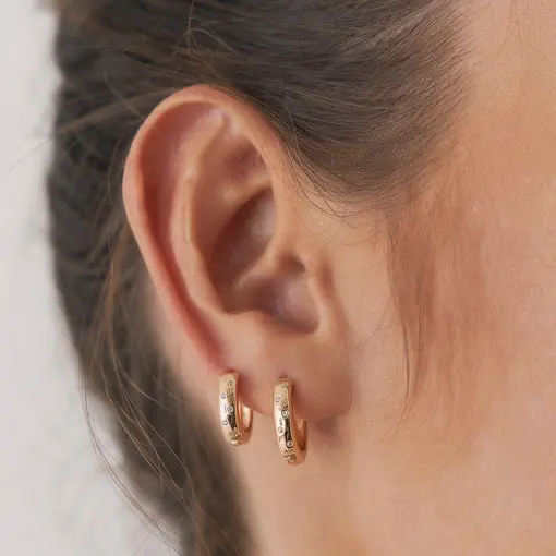 KIT TRÊS PARES DE ARGOLAS COM PONTOS DE LUZ BANHADO A OURO