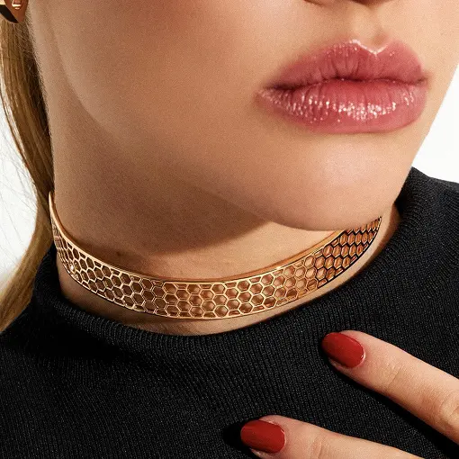 CHOKER COM FORMAS GEOMETRICAS VAZADAS