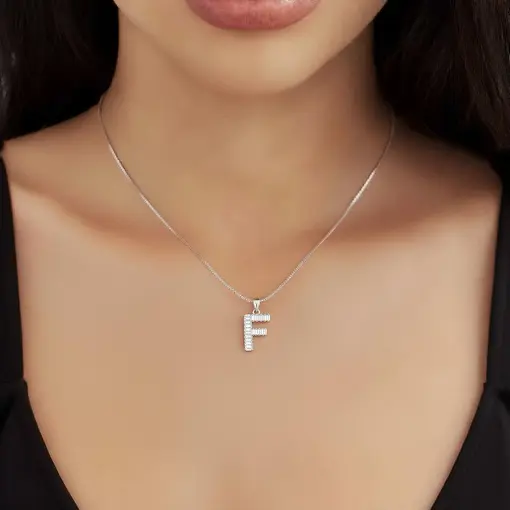 COLAR COM PINGENTE DE LETRA "F" EM CRISTAIS