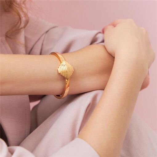 BRACELETE GEOMETRICO TEXTURIZADO BANHADO A OURO