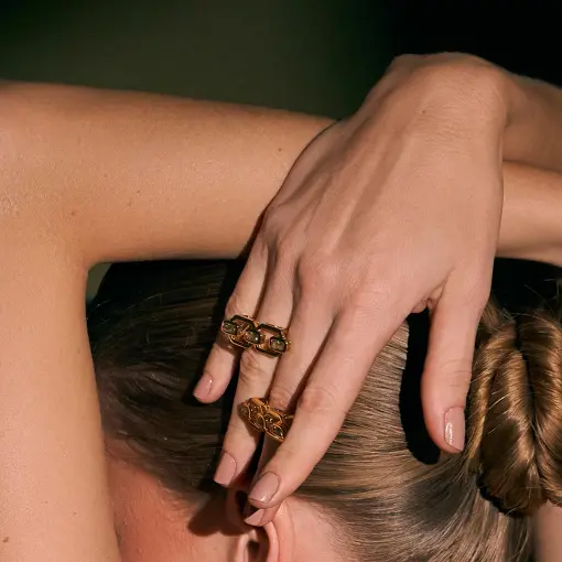 ANEL GEOMÉTRICO COM CRISTAIS RETANGULARES