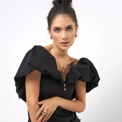 ANEL ESMALTADO PRETO COM ZIRCÔNIAS E PÉROLA SHELL BANHADO A OURO