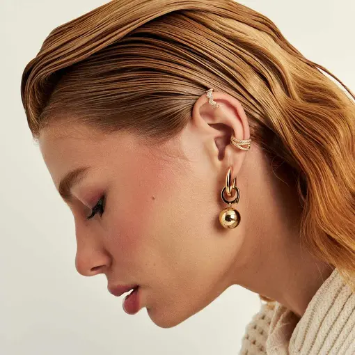 PIERCING DE ORELHA UNITÁRIO CURVO COM ZIRCÔNIAS