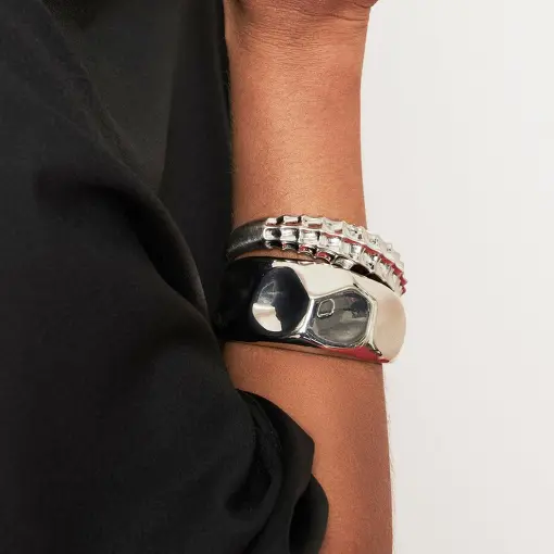BRACELETE COM ABERTURA TEXTURIZADO LISO BANHADO A RÓDIO