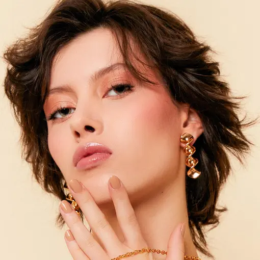 BRINCO TORCIDO LISO BANHADO A OURO