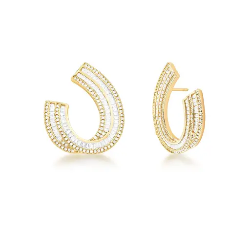 BRINCO CURVO CRAVEJADO DE ZIRCÔNIAS E CRISTAIS BANHADO A OURO