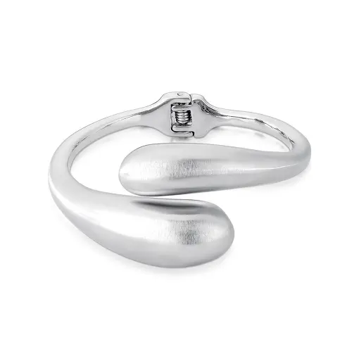 BRACELETE OVAL ABAULADO COM ABERTURA ACETINADO