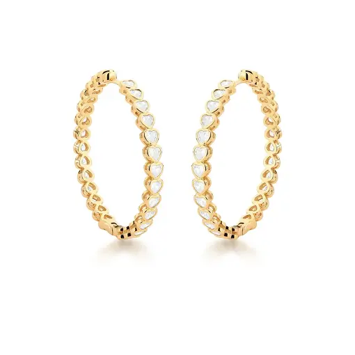 ARGOLA COM CRISTAIS EM CORAÇÕES