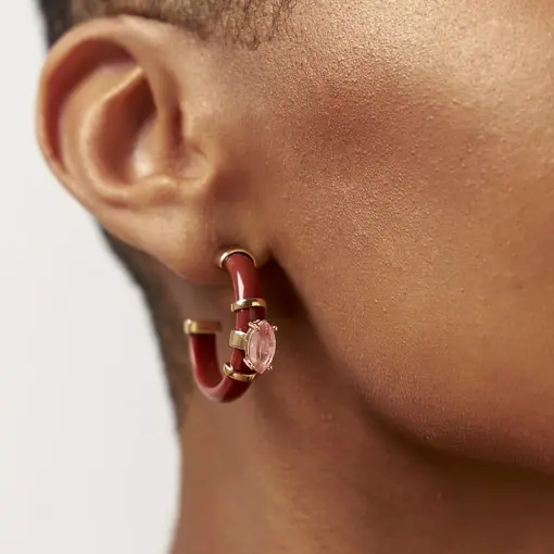 MEIA ARGOLA RESINA MARROM E CRISTAL ROSA BANHADA A OURO