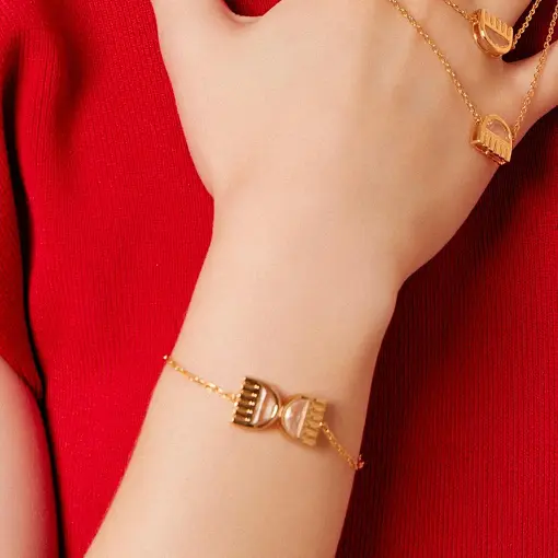 PULSEIRA COM PINGENTES DE CRISTAIS BANHADO A OURO