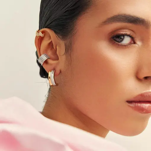 PIERCING DE ORELHA UNITÁRIO CURVO CRAVEJADO DE ZIRCÔNIAS