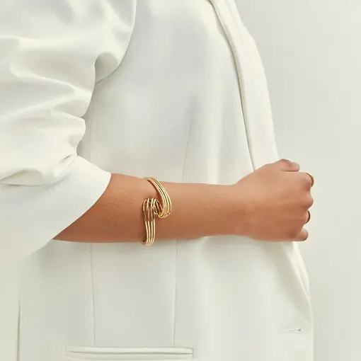 BRACELETE CURVO QUATRO VOLTAS LISAS BANHADO A OURO
