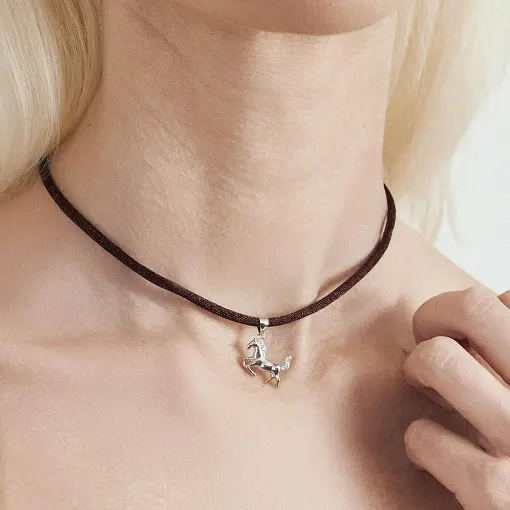 PINGENTE DE CAVALO COM ZIRCÔNIAS BRANCAS PRATA RODINADA