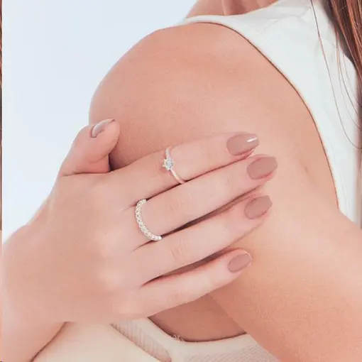 ANEL SOLITÁRIO COM CRISTAL REDONDO PRATA LISA