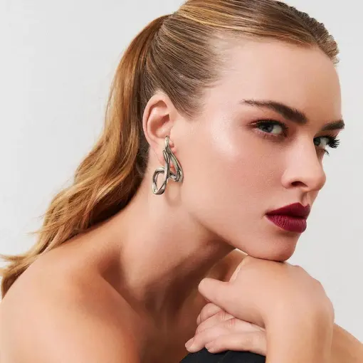 BRINCO EAR HOOK CURVO LISO VAZADO