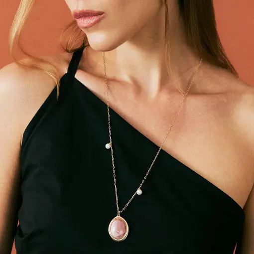 COLAR COM PINGENTE DE CRISTAL OVAL E PÉROLAS SHELL