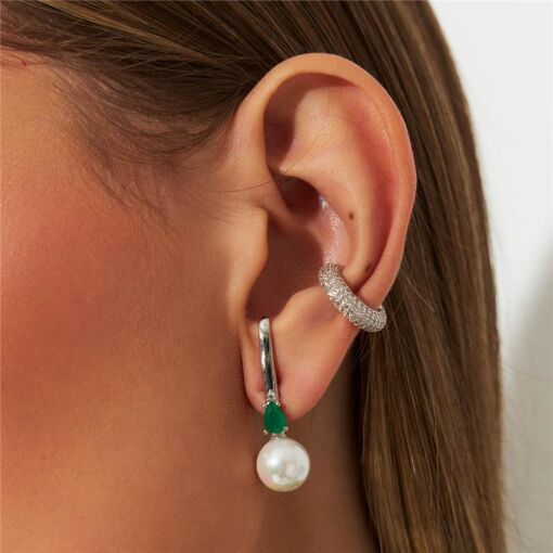 BRINCO EAR HOOK COM CRISTAL DE GOTA ZIRCÔNIA E PÉROLA SHELL