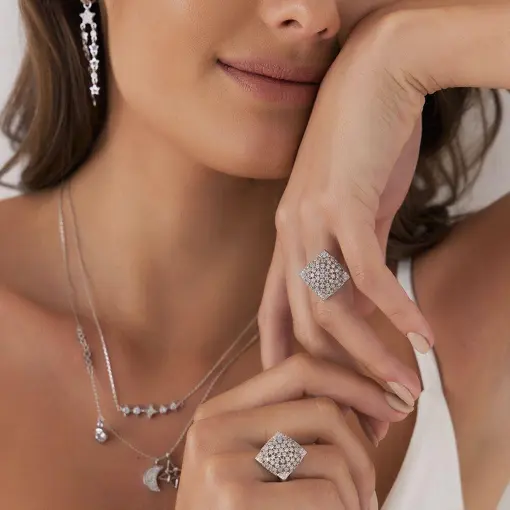 ARGOLA 2 EM 1 PÊNDULO E PINGENTES DE ESTRELAS BANHADA A RÓDIO