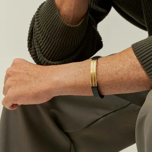 PULSEIRA EM COURO LEGÍTIMO COM PLACA LISA EM AÇO