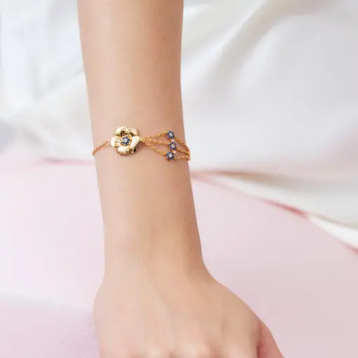 PULSEIRA COM PINGENTE  DE FLOR LISO E CRAVEJADO  BANHADO A OURO